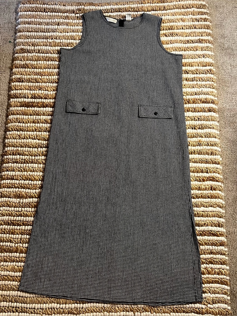 Vintage Classic Sleeveless Shift Dress in Black and White Gingham